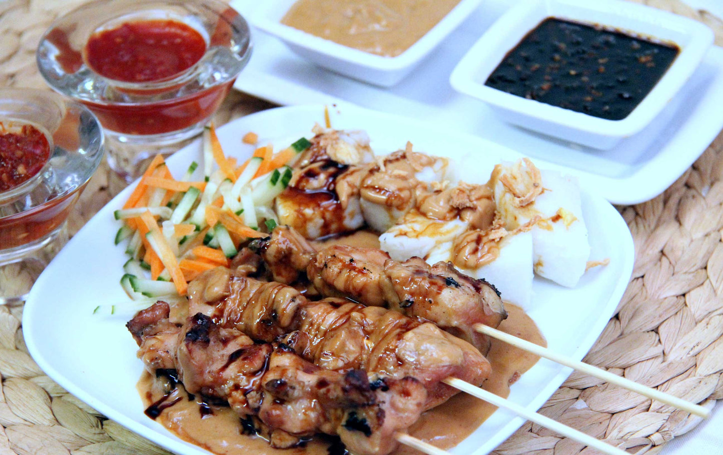 Sate Ayam Lontong